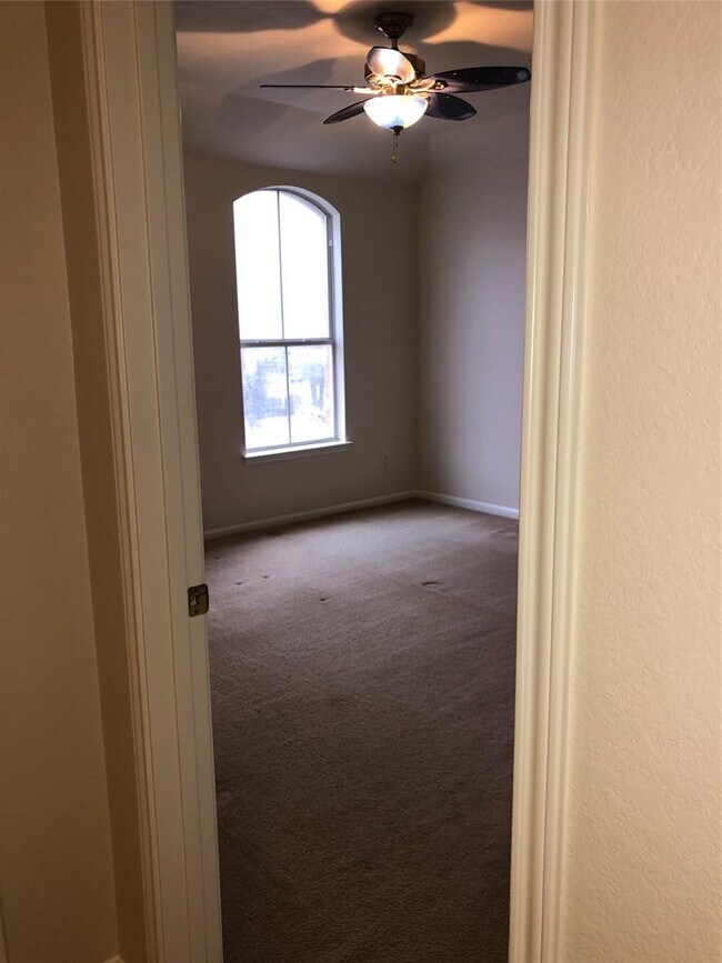 Building Photo - 3604 Roller Crossing