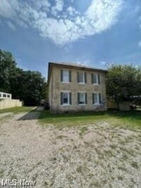 Building Photo - 1108 River Dr