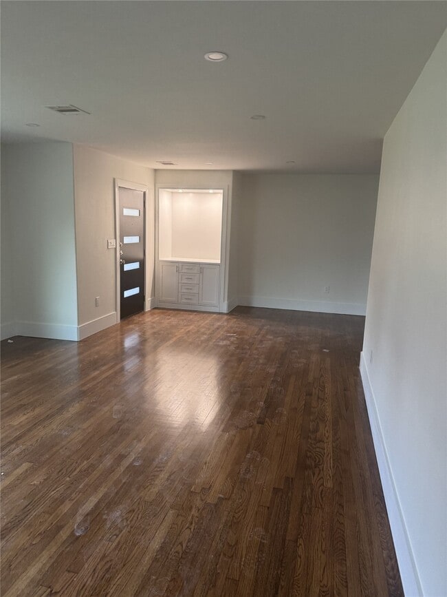 Building Photo - 6 Pom Ct