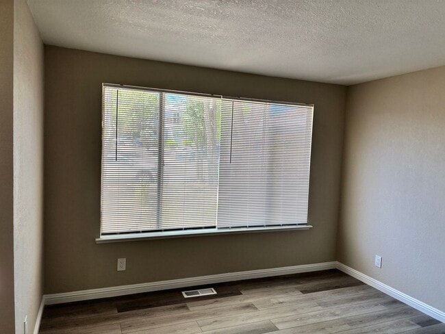 Building Photo - COMPLETELY REMODELED - THIS ONE WON'T LAST...