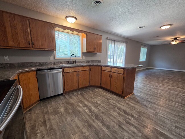 Building Photo - Gorgeous Corner lot Home for Rent!