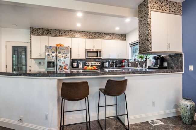Building Photo - Beautiful 4 Beds and 2.5 Baths house with ...