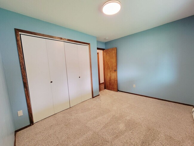 Building Photo - Pet-Friendly Rental with Fenced Yard & Bon...