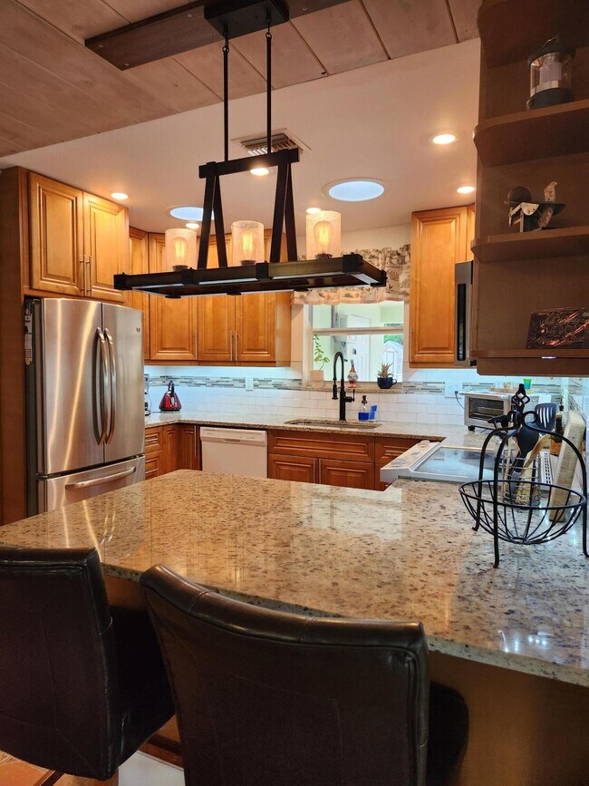 Building Photo - 1219 N M St