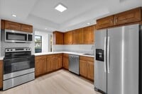 Building Photo - 1000 Parkview Dr