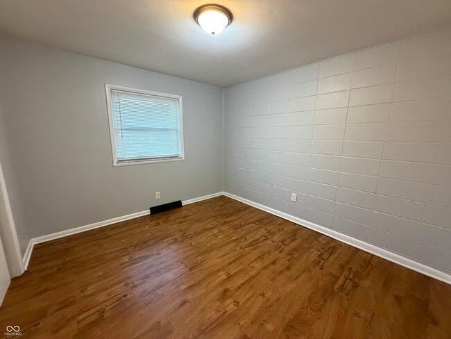 Building Photo - 2789 E Hanna Ave