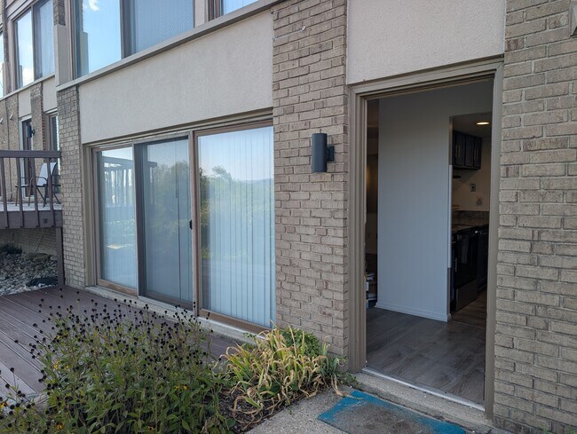 Building Photo - Warsaw Condo Unit 39