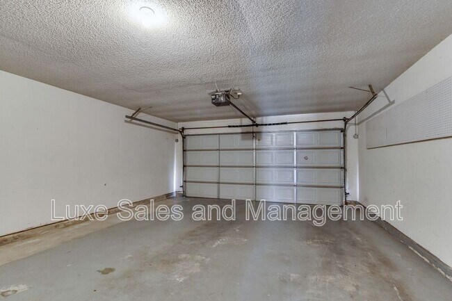 Building Photo - 7713 Doris Dr