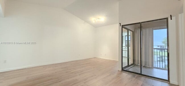 Building Photo - 1080 N Franklin Ave