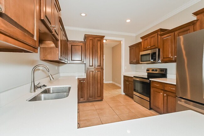 Building Photo - 3400 Valley Crest Dr