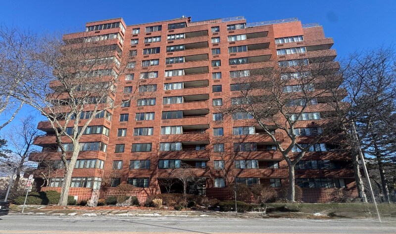 Building Photo - 77 Adams St