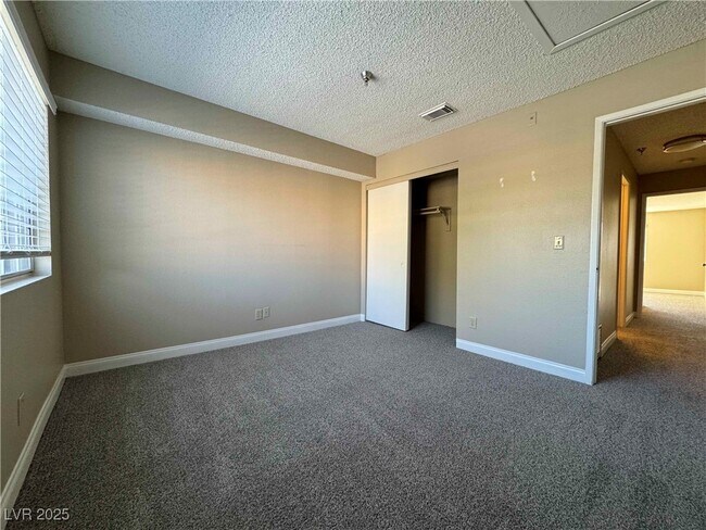 Building Photo - 2750 S Durango Dr