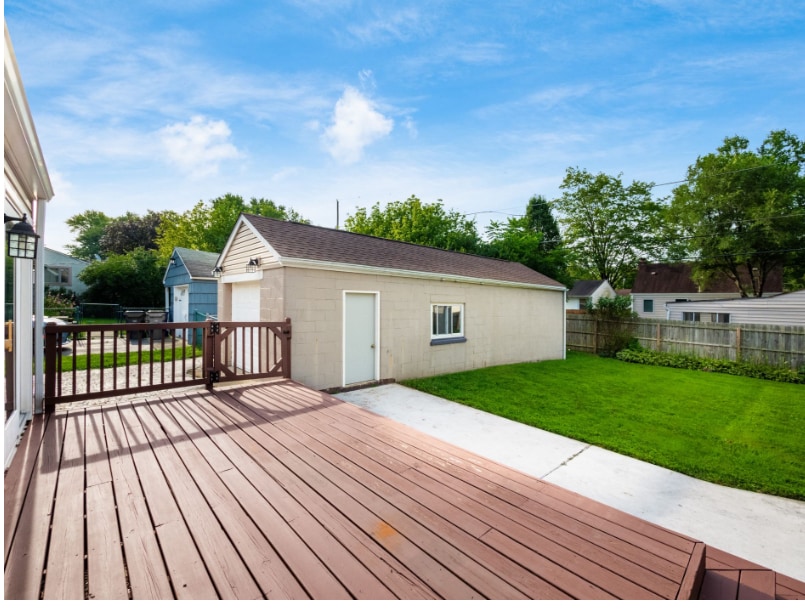 Building Photo - 2295 Shrewsbury Rd