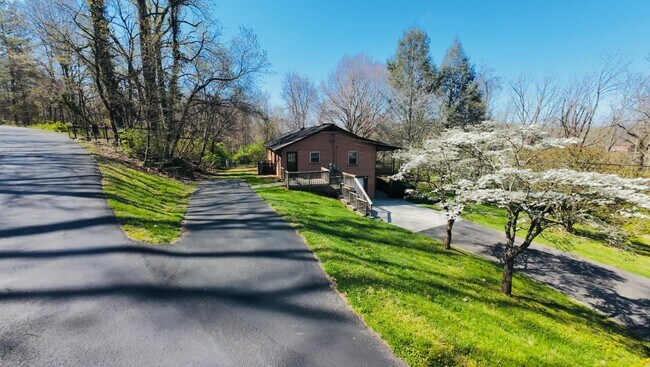 Building Photo - 494 Old Jonesboro Rd