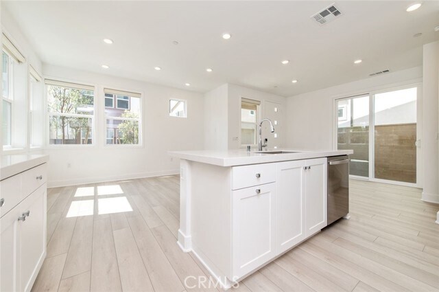 Building Photo - 474 Lobata