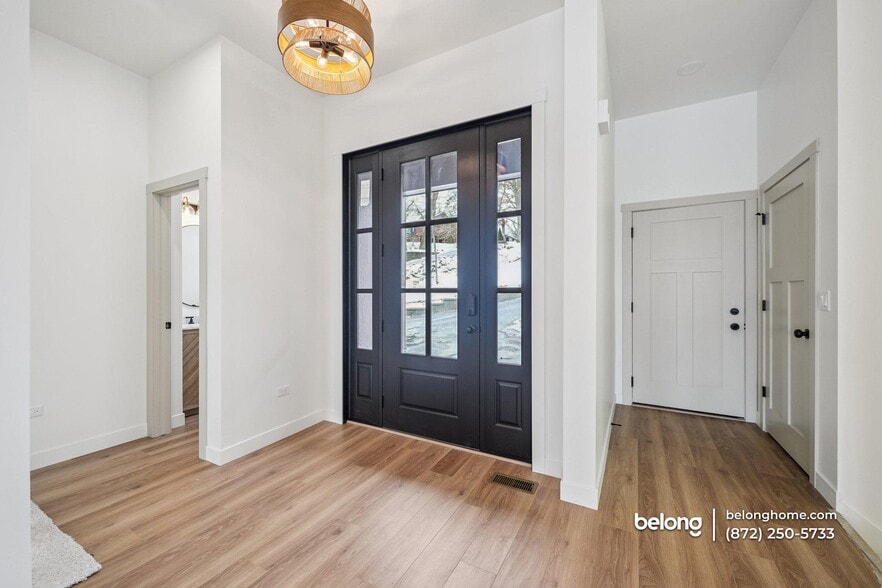 Building Photo - 298 Apache Trail