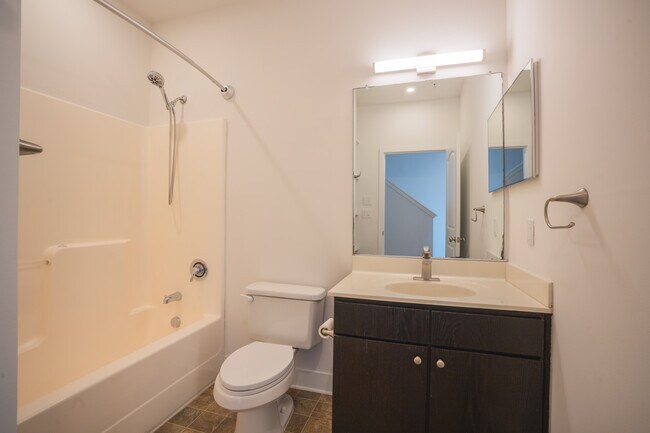 Building Photo - 1032 Skyline View Way