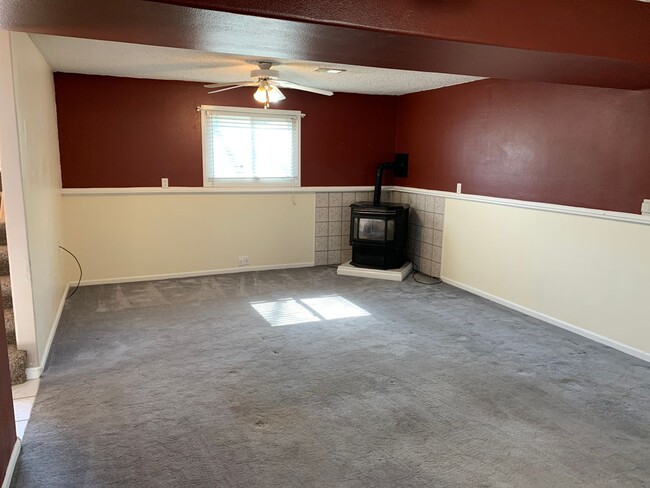 Building Photo - 3 BEDROOM, 2 BATHROOM, SINGLE FAMILY HOME ...