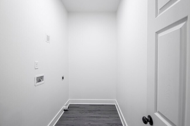 Building Photo - 306 S Schiller St