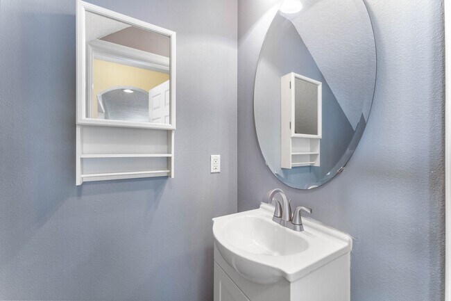 Building Photo - 15321 Harrowgate Way