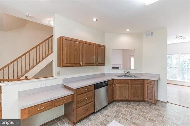 Building Photo - 5520 Jowett Ct