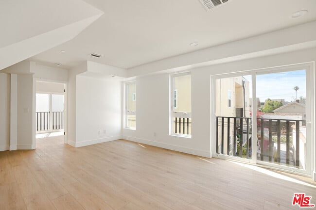 Building Photo - 1617 2nd Ave