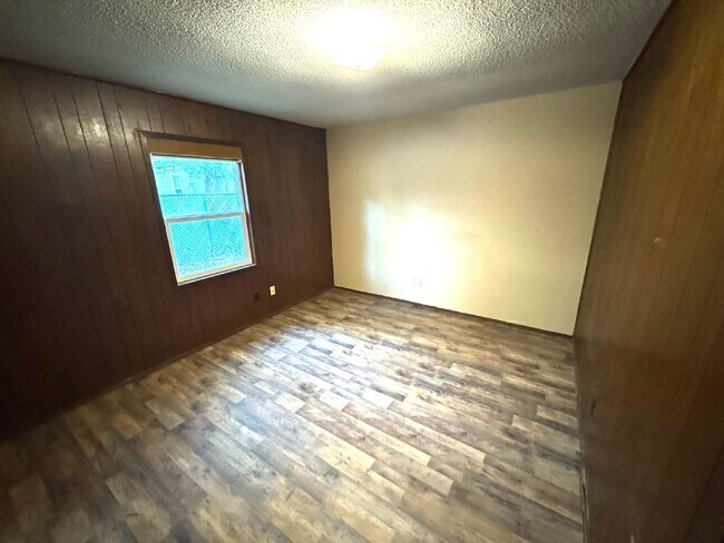 Building Photo - 1 bedroom, 1 bath duplex for rent in Dothan, AL - Section 8 approved! Check out this rental today.