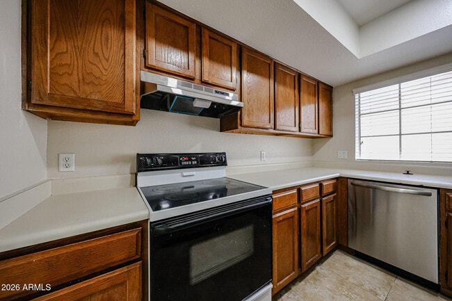 Building Photo - 5013 W Evans Dr