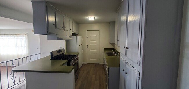 Building Photo - 1347 N Alvarado St