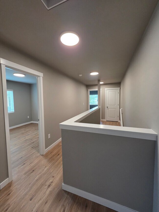 Building Photo - Brand new rental 3 bedroom 2.5 Bath in Centralia
