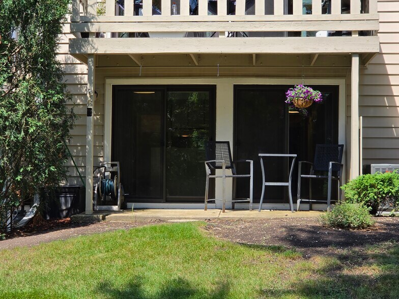 Patio - 301 Pembridge Ln