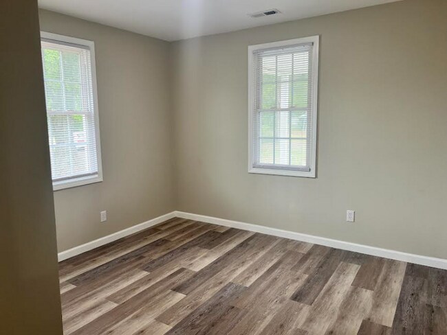 Building Photo - 381 Big Hill Rd