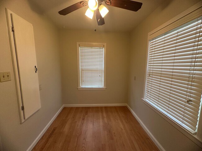 Building Photo - 8041001/51T