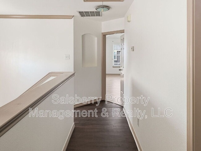 Building Photo - 3950 Seaside Ct