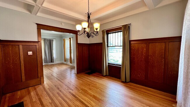 Building Photo - 1401 Logan St SE