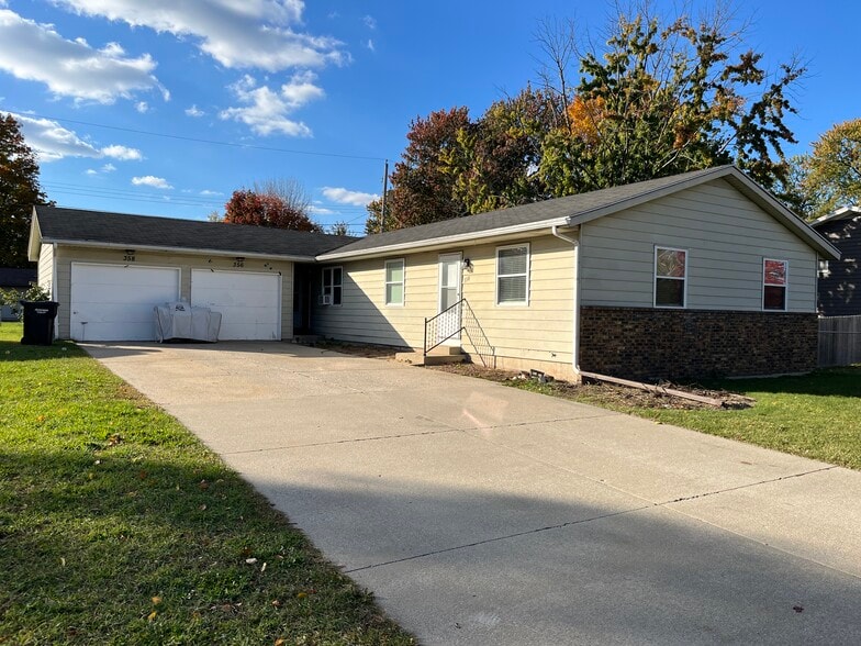 Primary Photo - 358 N Jefferson St