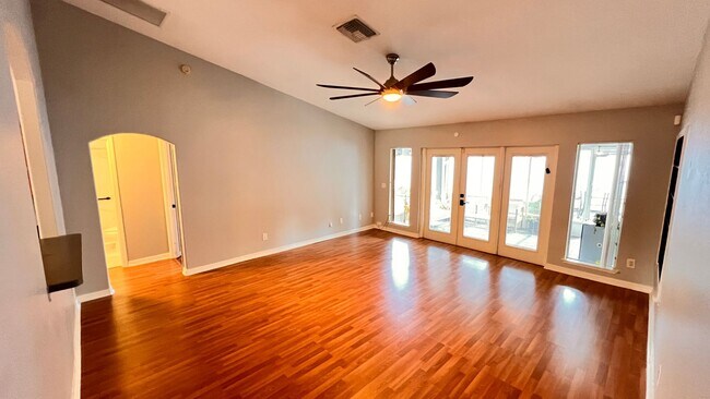 Building Photo - The Heart of Maitland: 3BD/2BA Home That F...