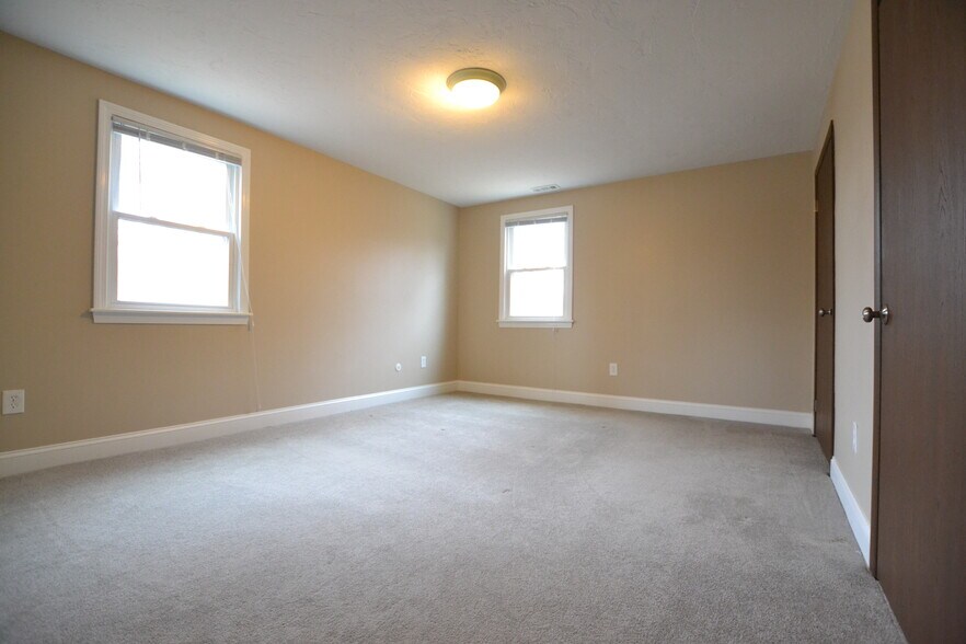 Building Photo - 2 General Greene Ave