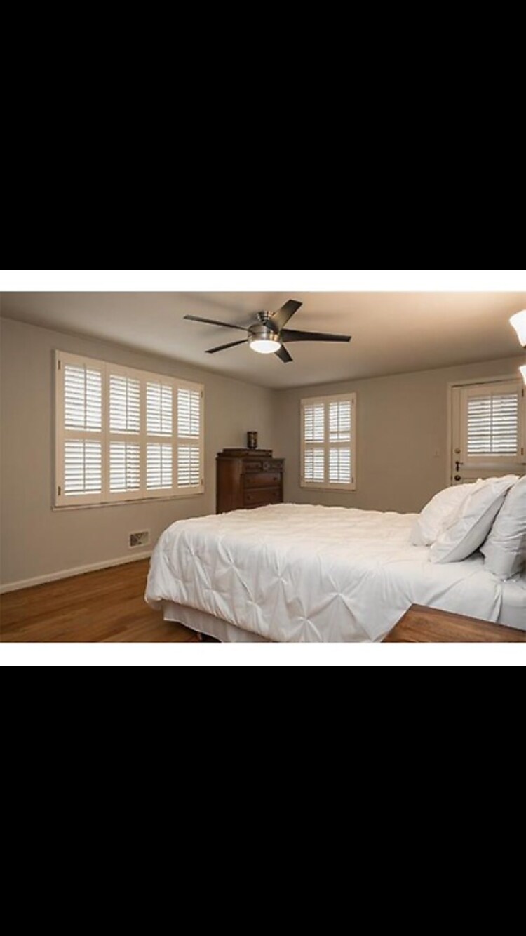 Building Photo - 2711 W 71st Terrace