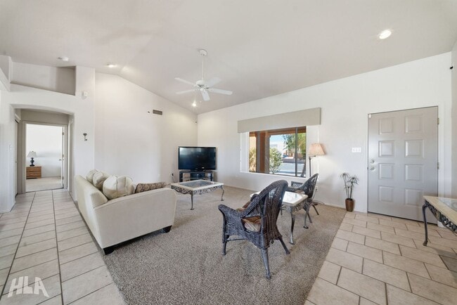 Building Photo - 10390 Fairway Dr