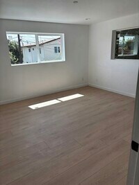 Building Photo - 3015 S Norton Ave