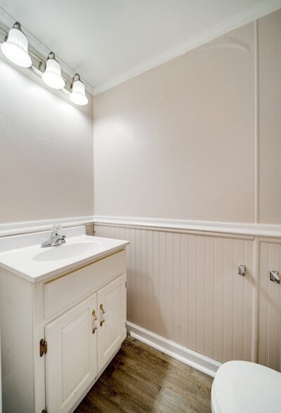 Building Photo - 930 S Water Ave