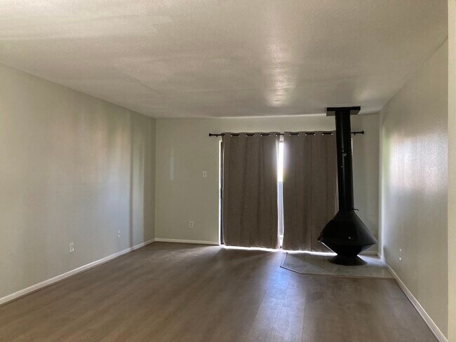 Building Photo - 3075 Walnut Bend Ln