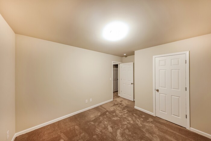 Building Photo - 236 Stonebriar Dr