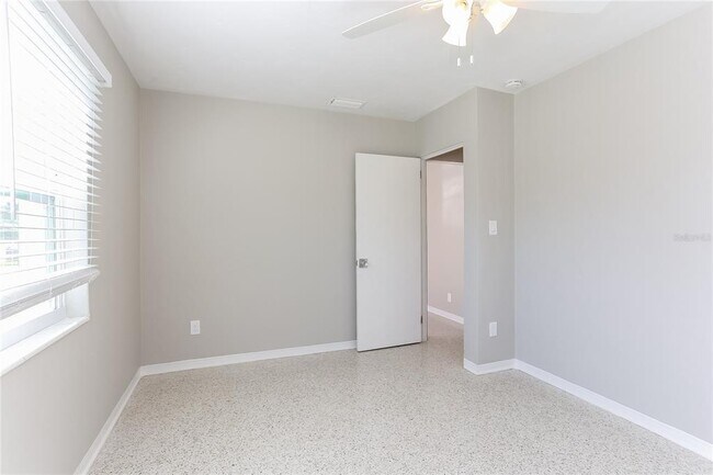 Building Photo - 7941 23rd Ave N