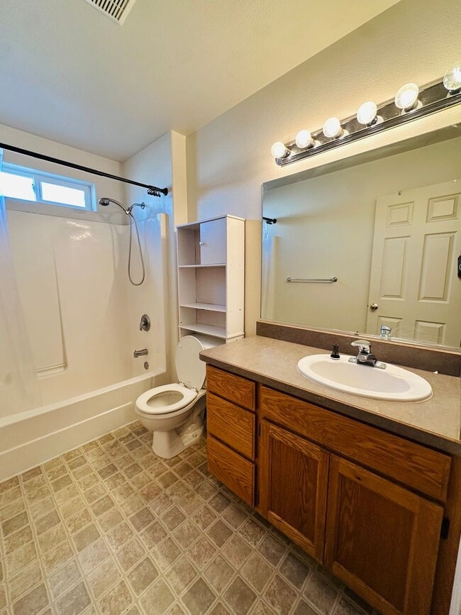 Building Photo - Beautiful 3 Bedroom Home in a Great Fallon Location — Landscaping Included!