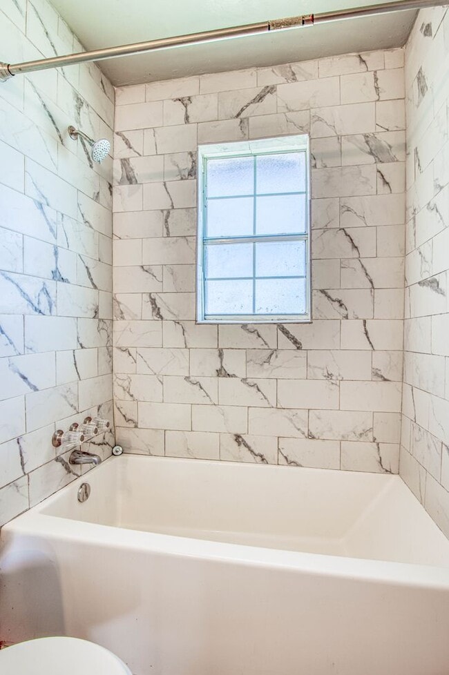 Building Photo - Beautiful 3 bed-1 bath house