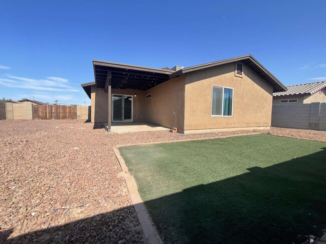 Building Photo - 3736 S Susannah Dr