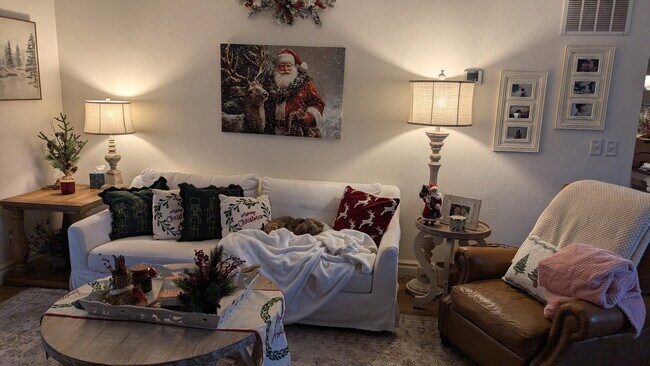 Building Photo - 385 E 2nd S St