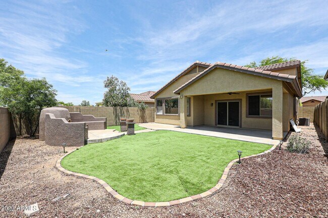 Building Photo - BRAND NEW 5 BEDROOM HOME IN PHOENIX